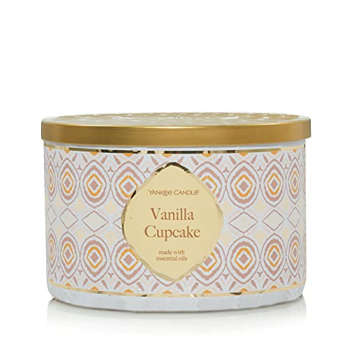 Yankee Candle 3-Wick Candle, Vanilla Cupcake, 18oz - Up to 50 Hours Burn Time