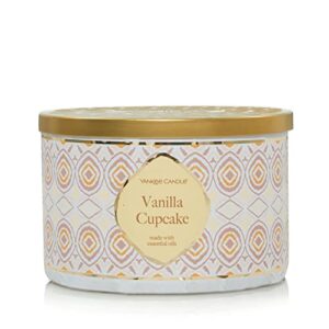 yankee candle 3-wick candle, vanilla cupcake, 18oz - up to 50 hours burn time