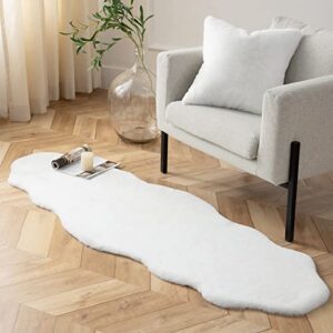 ashler faux rabbit fur area rug white（2 x 6 ft）& throw pillow covers white 18 x 18 inches
