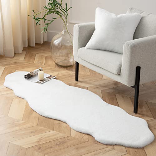 Ashler Faux Rabbit Fur Area Rug White（2 X 6 ft）& Throw Pillow Covers White 18 X 18 inches