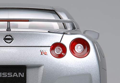 Tamiya Nissan GT-R R35 - 1/24 Scale Model Kit 24300