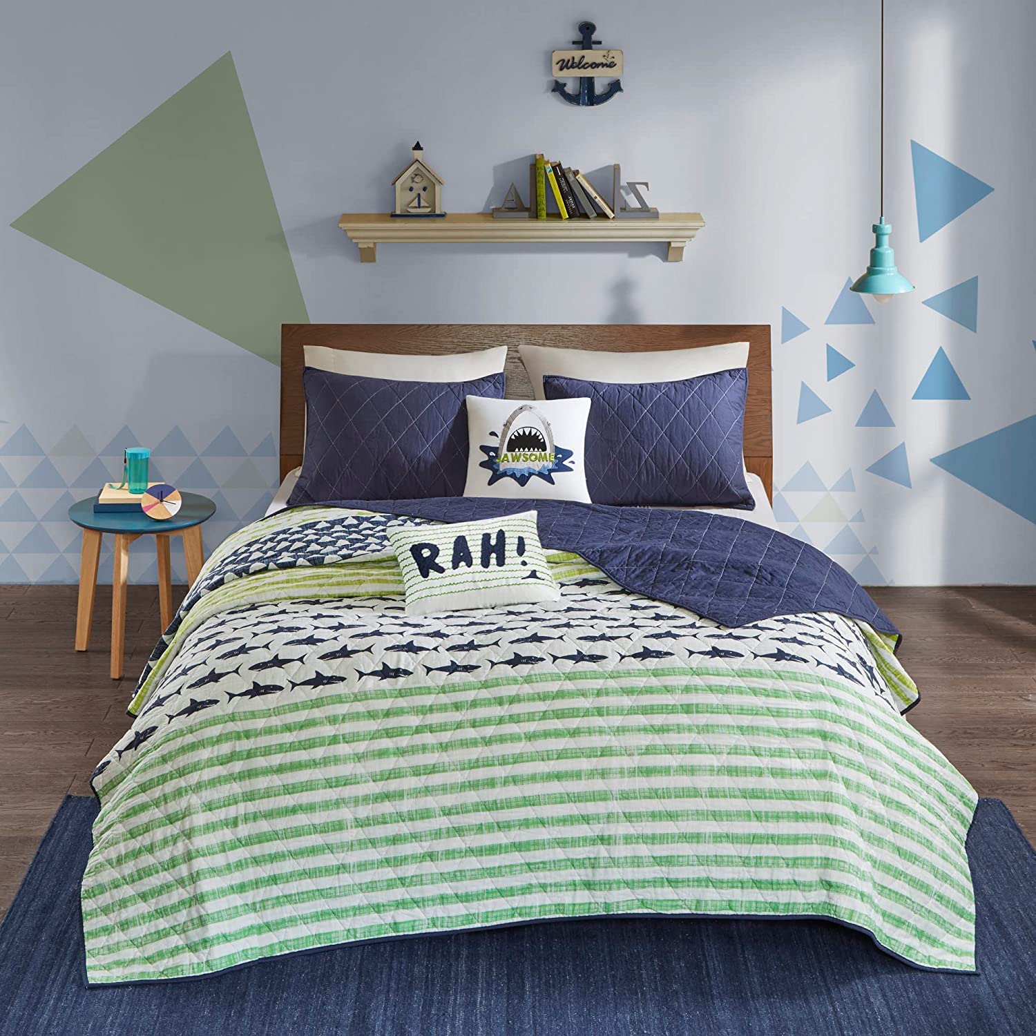 Urban Habitat Kids Reversible Cotton Quilt Set - Vibrant Fun, Playful Print, All Season Children Bedding Coverlet Bedspread, Decorative Pillow, Bedroom Décor, Twin/Twin XL, Shark Green/Navy 4 Piece