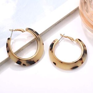 XOCARTIGE Acrylic Hoop Earrings for Women Tortoise Resin Earrings Bohemia Statement Dangle Earring Studs for Girls (Light Brown)