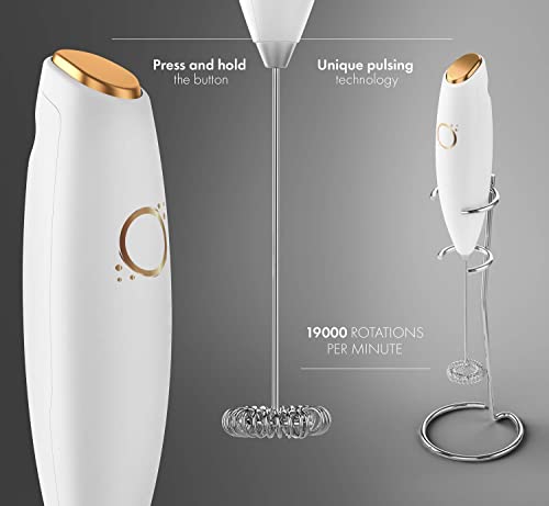 Milk Frother White - Coffee Frother Handheld with Electric Whisk - 19000 rpm - Book Recipes and Stainless Steel Stand Included - Hand Mixer Electric (White and Gold)