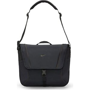 nike sportswear essentials messenger bag (15l) (black/black/ironstone)