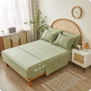 FLYMME Green Tufted Bed in A Bag Queen Size Comforter Set with Sheets, Soft Lightweight Geometric Embroidery Bedding Set 7PC, Boho Shabby Chic Farmhouse Collection All Season (Sage Green, 90''x 90'')