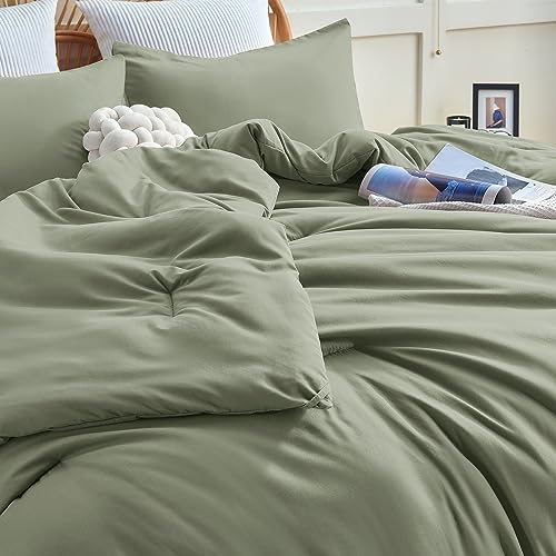 CozyLux Olive Green Comforter Set Full Size, 3 Pieces Solid Breathable Quilted Style Bedding Sets, Luxury Fluffy Soft Microfiber Comforter for All Season(1 Comforter & 2 Pillowcases)
