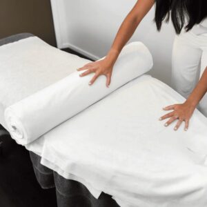 Disposable Non-Woven Bed Sheet 31.5 " X 70" 30gms For Massage, Spa, Tattoo and Exam tables (1 Roll 50 sheets)