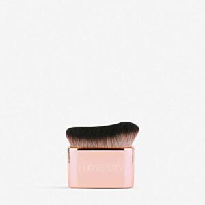 Huda Beauty Body Brush (For Body Highlighters) Body Brush BLUR & GLOW