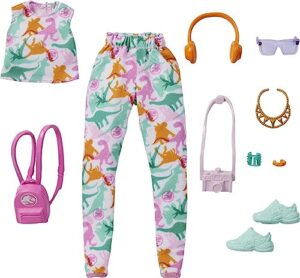 barbie clothing & accessories inspired by jurassic world with 10 storytelling pieces for barbie dolls: sleeveless crop top & jogger pants, backpack, camera, headphones, sunglasses & more