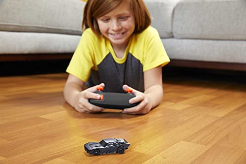 Hot Wheels RC 1:64 Scale The Batman Batmobile, Remote-Controlled Vehicle from The Movie, USB Rechargeable Controller, On or Off Track Racing, Gift for Fans of Cars & Comics & Kids 5 Years Old & Up