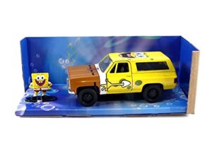 jada toys spongebob squarepants 1:32 1980 chevy blazer k5 die-cast car and 1.65" spongebob figure, toys for kids and adults, 31798 , yellow