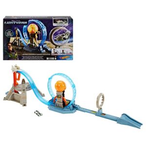 hot wheels disney pixar buzz lightyear hyper loop challenge playset, includes buzz lightyear character car, gift for kids 3 years & up