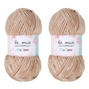 2 skein la mia mellow velvet chenille yarn for knitting and crocheting baby clothes, blankets and accessories, 100% polyester, 100 gr (3.5 oz) / 115 m (125 yards), super bulky, beige - 908