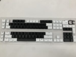 suitable logitech g915tkl g915 g815 keyboard keycaps, 111 keys. replacement keycaps mechanical gaming keyboard… (white and black set)