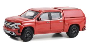 greenlight 68020-c showroom floor series 2-2022 chevy silverado ltd high country with camper shell - cherry red tintcoat 1/64 scale