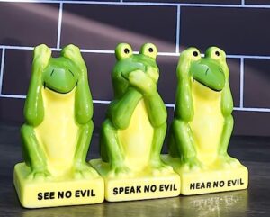 ebros gift see hear speak no evil pond green frogs trio toothpick holder salt and pepper shakers set frog toad amphibian figurines kitchen bar and dining table decorative collectibles
