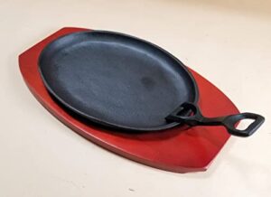 2 large cast iron sizzling plates with wooden platters and holders