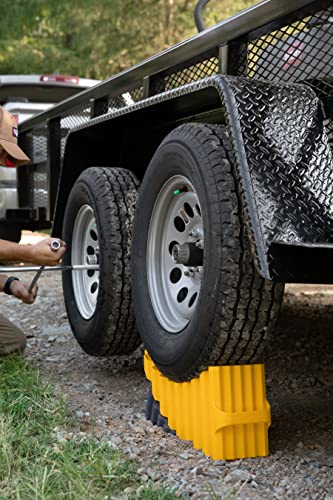 Camco Camper/RV Curved Trailer Aid | Features 6.5" of Lift & Includes Wheel Chock and Rubber Base Pad | Designed for Trailers Up to 20,000lbs & Compatible w/Tires Up to 32" (44436)