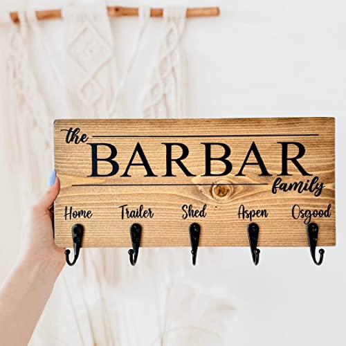 Personalized Family Name Key Holder for Wall Decorative Custom Wood Name Key Rack with 2-7 Metal Hook Customize Key Hanger Coat Rack Wedding Housewarming Gift New Home Décor (Family Key holde)