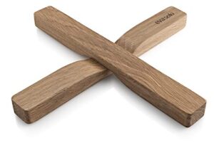 eva solo | 2 magnetic trivets | oak wood with built-in magnets | dishwasher-safe | placed either crossways or divided in 2 | danish design, functionality & quality | oak