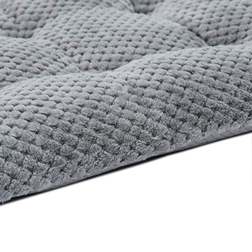 WONDER MIRACLE Fuzzy Deluxe Pet Beds, Super Plush Dog or Cat Beds Ideal for Dog Crates, Machine Wash & Dryer Friendly (15" x 23", S-Grey)