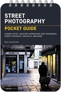 street photography: pocket guide: camera setup, shooting approaches and techniques, street portraits, projects, and more (the pocket guide series for photographers, 23)