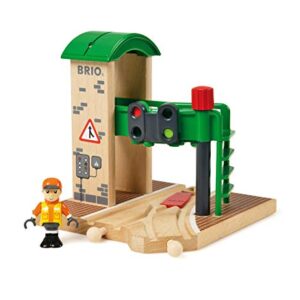 Brio World 33674 - Signal Station - 2 Piece Wooden Toy Train Accessory for Kids Age 3 and Up