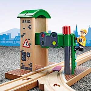 Brio World 33674 - Signal Station - 2 Piece Wooden Toy Train Accessory for Kids Age 3 and Up