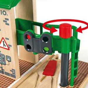 Brio World 33674 - Signal Station - 2 Piece Wooden Toy Train Accessory for Kids Age 3 and Up