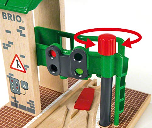 Brio World 33674 - Signal Station - 2 Piece Wooden Toy Train Accessory for Kids Age 3 and Up