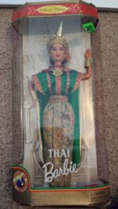 barbie year 1997 collector edition dolls of the world 12 inch doll - thai with thailand traditional outfits, cape, jewelry, headpiece, hairbrush and doll stand