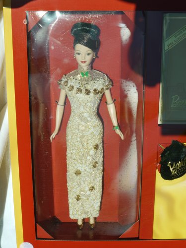 Barbie Hong Kong 1998 Anniversary Edition Golden Qi-Pao with Commemorative Gold Coin, Certificate of Authenticity and Qi-Pao Story (Limited Edition 1998) Rare