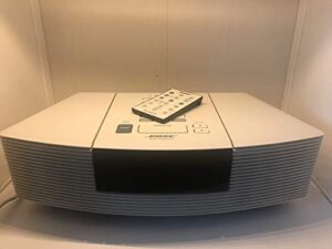 bose wave radio/cd player white in color