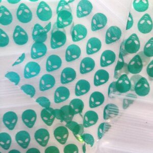 1515 apple mini ziplock baggies green alien design 100 bags 1.5" x 1.5"