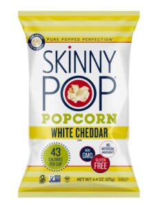 skinnypop white cheddar popcorn, skinny pop, healthy popcorn snacks, halloween snacks for kids, gluten free, 4.4oz grocery sized bag