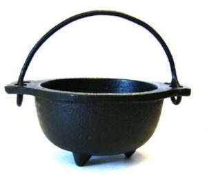 cast iron cauldron w/handle, ideal for smudging, incense burning, ritual purpose, decoration, candle holder, etc. (4" diameter handle to handle, 2.5" inside diameter)