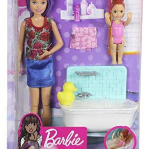 Barbie Skipper Babysitters Inc. Playset with Bathtub, Babysitting Skipper Doll and Small Toddler Doll with Button to Move Arms and Splash, Plus Themed Accessories, Gift for 3 to 7 Year Olds​​​​