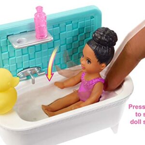 Barbie Skipper Babysitters, Inc. Playset with Bathtub, Babysitting Skipper Doll and Small Toddler Doll with Button to Move Arms and Splash, Plus Themed Accessories, Gift for 3 to 7 Year Olds