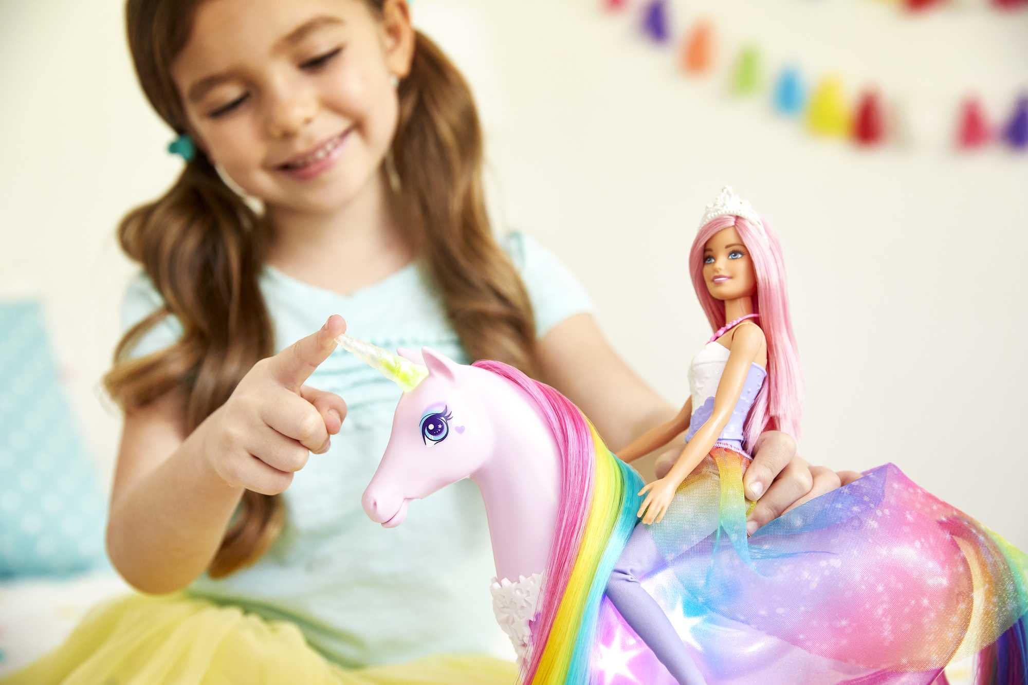 Barbie Dreamtopia Magical Lights Unicorn with Rainbow Mane, Lights and Sounds, Princess Doll with Pink Hair and Food Accessory, Gift for 3 to 7 Year Olds, Multi, Única