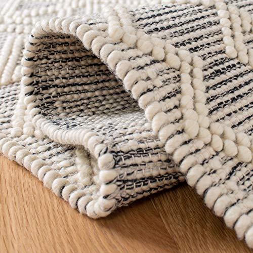 SAFAVIEH Natura Collection Accent Rug - 4' x 6', Ivory & Black, Handmade Boho Fringe Wool, Ideal for High Traffic Areas in Entryway, Living Room, Bedroom (NAT353A)