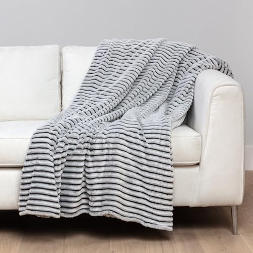 GO Fleece Blanket Black and White Throw Blanket – King 90”x108” 270GSM Warm Comfy, Super Soft & Plush Throw for Bed, Couch, Sofa – Fluffy Lightweight Cozy Fuzzy Blankets for Women, Men, Kids