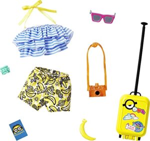 barbie storytelling fashion pack of doll clothes inspired by minions: halter top, banana shorts and 6 accessories dolls, gift for 3 to 8 year olds