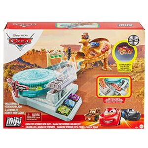 Mattel Disney Car Toys Mini Racers Playset, Radiator Springs Spin Out with Pitty & Exclusive Lightning Mcqueen Toy Car