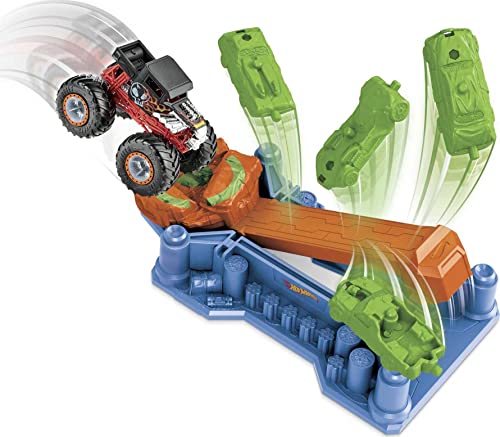 Hot Wheels Monster Trucks Launch & Bash Playset with Launcher, 4 Crushed Cars, 1 1:64 Scale Monster Truck, Landing Zone for Stunting, Crashing Action Great Gift for Kids Ages 4-5-6-7-8