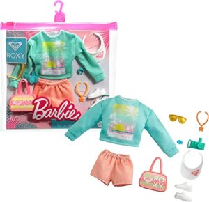 barbie storytelling fashion pack of doll clothes inspired by roxy: sweatshirt with roxy graphic, orange shorts & 7 beach-themed accessories dolls including camera