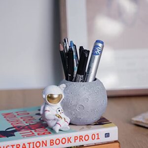 Kimdio Pen Holder, Astronaut Stand for Desk Pencil Holder, Resin Desk Organizer Decorative Accessories Ideal Gift for Office, Classroom, Home