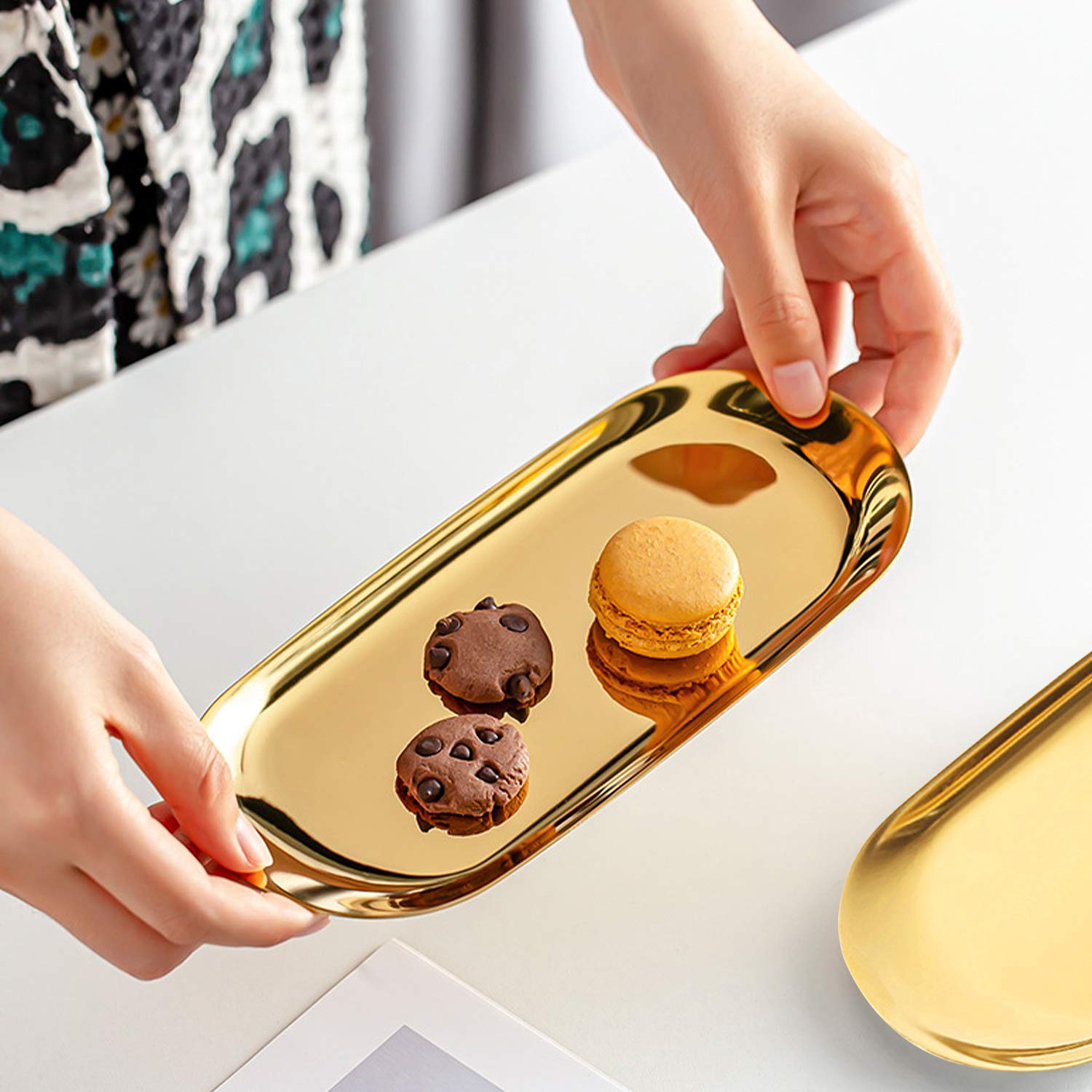 2 Pcs Gold Decorative Tray, Stainless Steel Towel Tray Candle Organizer Dish Plate Tea Fruit Trays Small Storage Tray Cosmetics Jewelry Key Tray for Perfume Kitchen Bathroom Vanity Counter