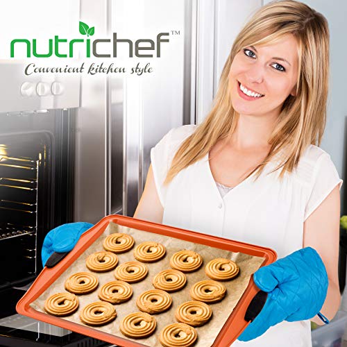 NutriChef 3 Piece Baking Pan Set - PFOA, PFOS, PTFE Free Flexible Nonstick Carbon Steel Bakeware Set - Home Kitchen Bake Pan Cookie Sheet Stackable Baking Tray Set w/Red Silicone Handles NCSBS3S45