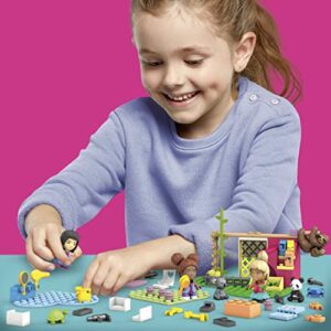 Mega Barbie Animal Grooming Station Building Set with, 97 Bricks and Pieces, Accessories and 3 Micro-Dolls, Toy Gift Set for Ages 5 and Up